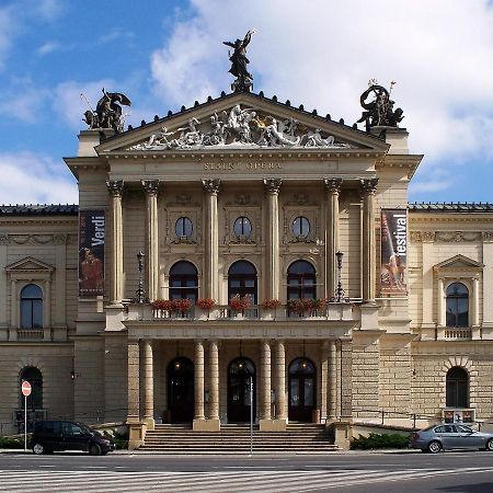 Chez Jitka Et Gautier - A Great Alternative To A Hotel Prague Exterior photo