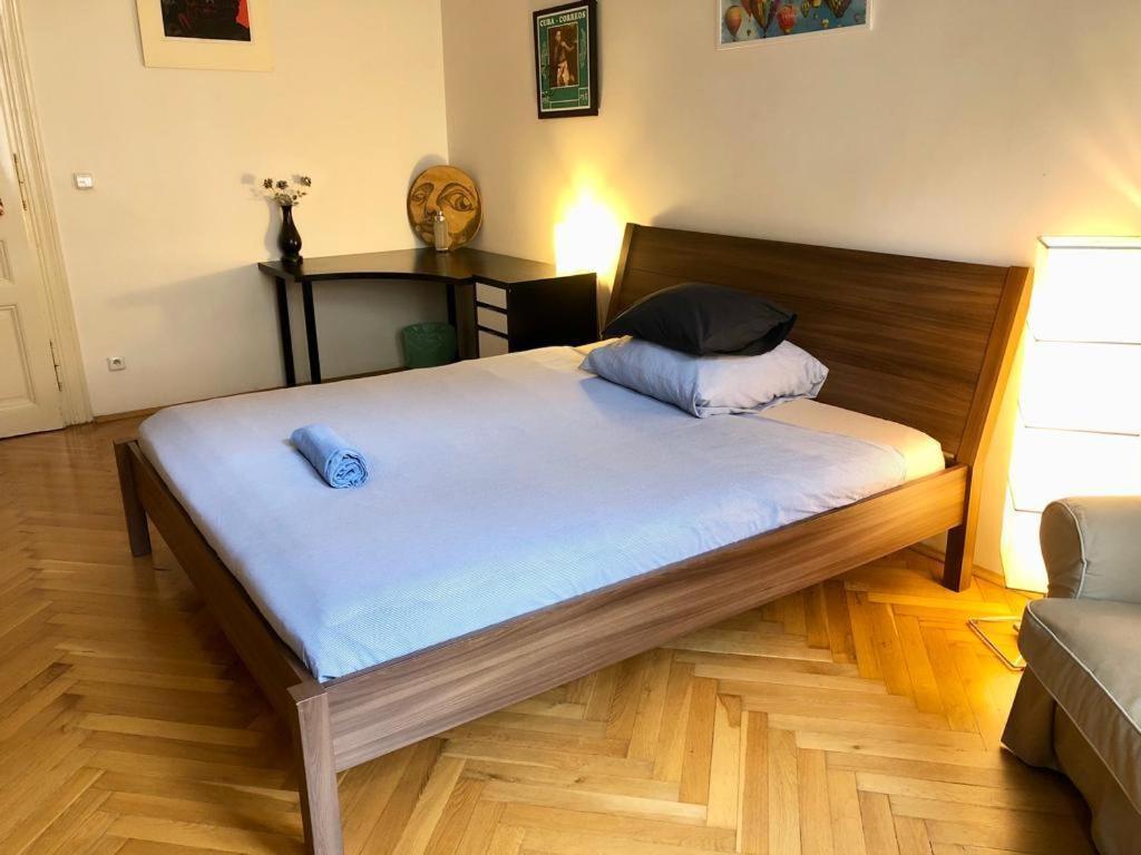Chez Jitka Et Gautier - A Great Alternative To A Hotel Prague Exterior photo