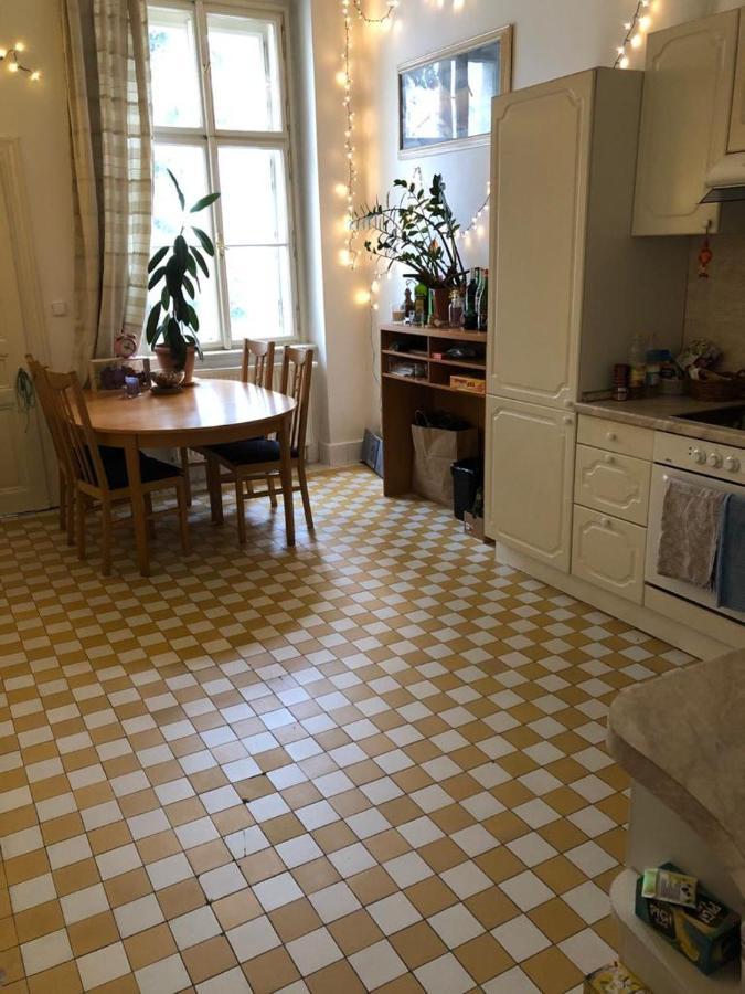 Chez Jitka Et Gautier - A Great Alternative To A Hotel Prague Exterior photo