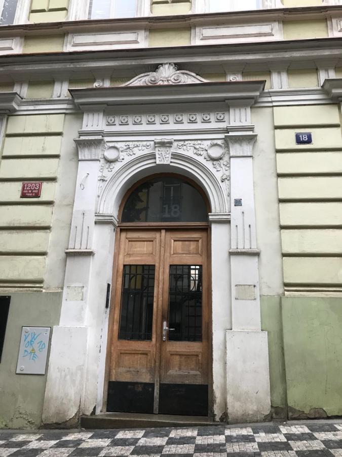 Chez Jitka Et Gautier - A Great Alternative To A Hotel Prague Exterior photo